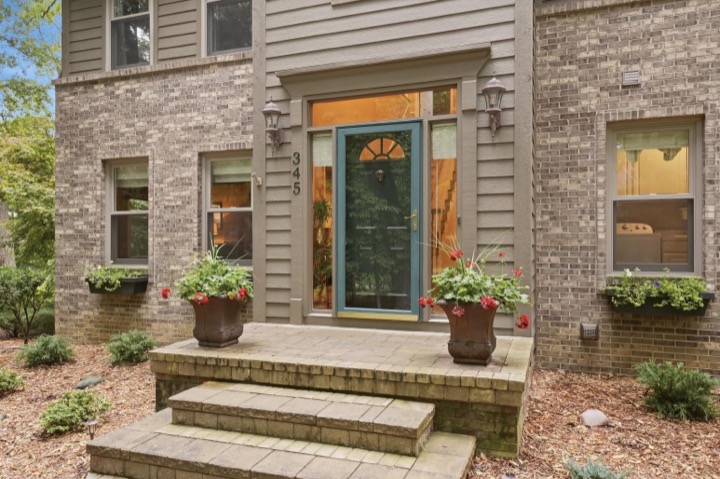Delivered listing photograph 5