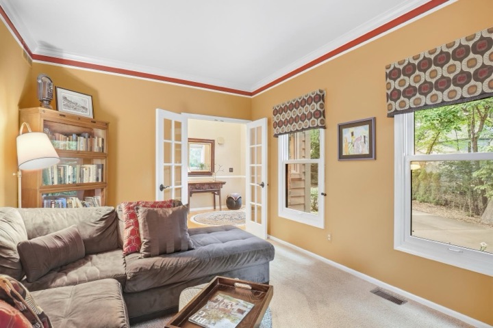 Delivered listing photograph 9