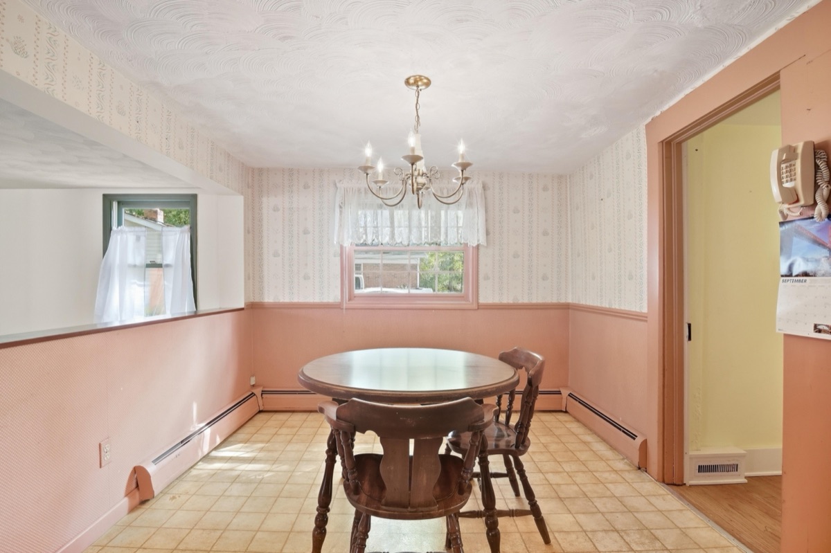 Listing photo 18 — 32100 W 9 Mile Rd, Farmington, MI