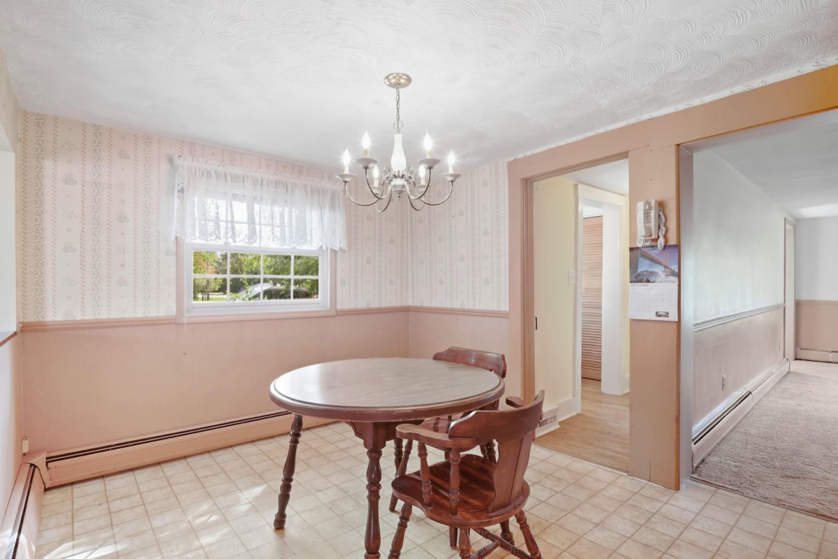 Listing photo 20 — 32100 W 9 Mile Rd, Farmington, MI