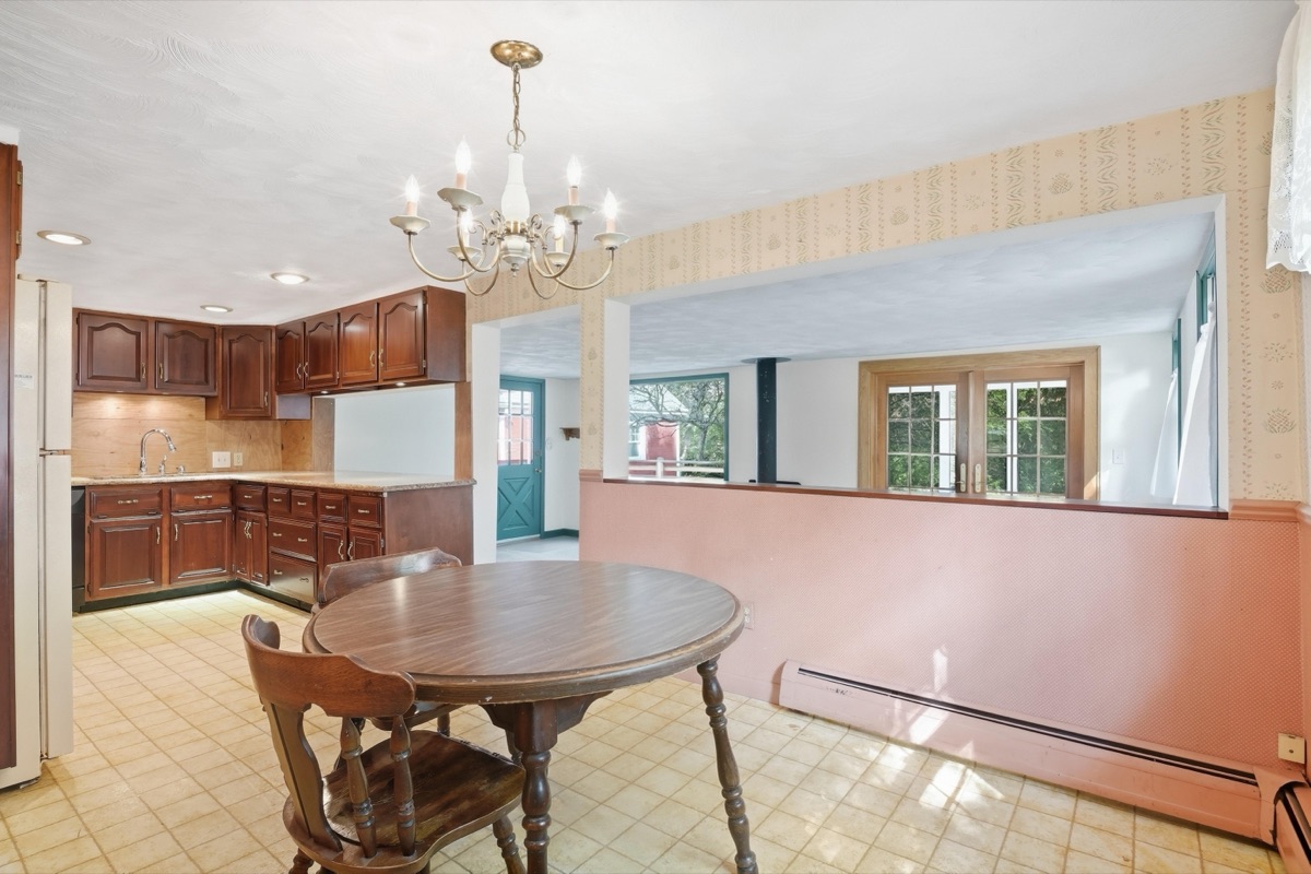 Listing photo 21 — 32100 W 9 Mile Rd, Farmington, MI