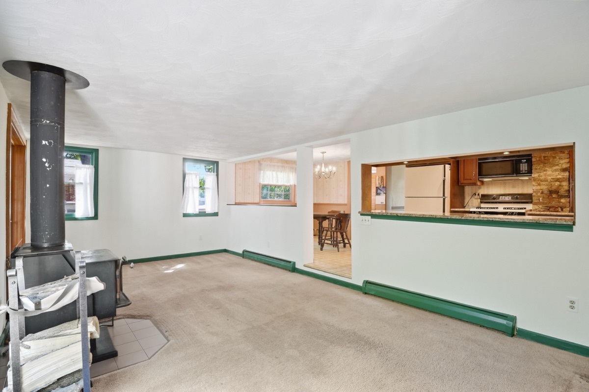 Listing photo 23 — 32100 W 9 Mile Rd, Farmington, MI