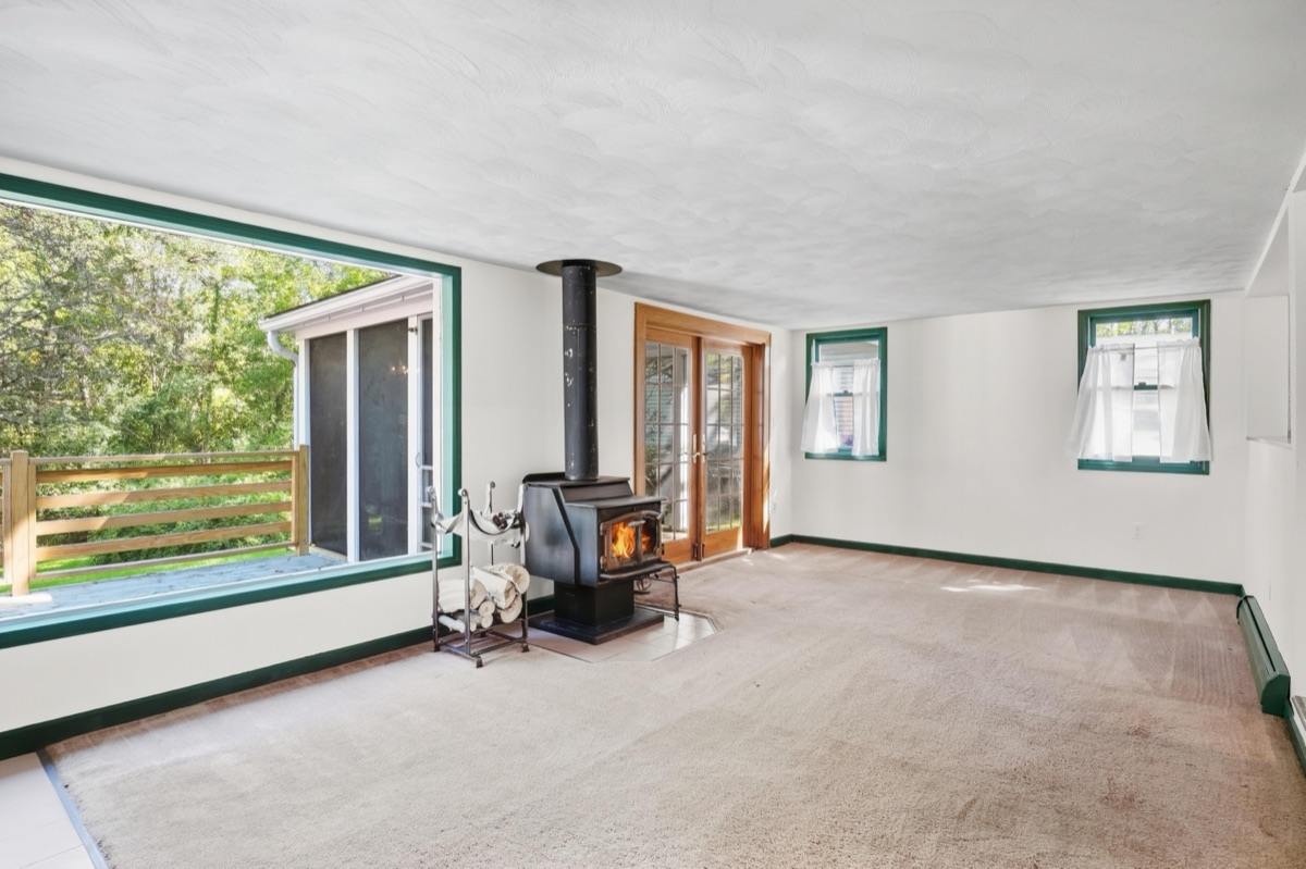 Listing photo 24 — 32100 W 9 Mile Rd, Farmington, MI