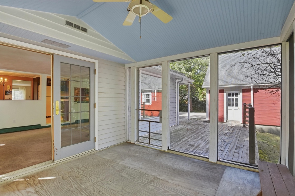 Listing photo 29 — 32100 W 9 Mile Rd, Farmington, MI