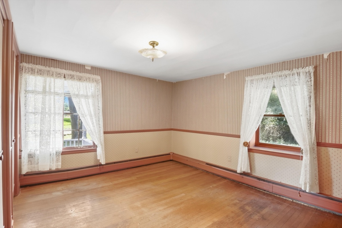 Listing photo 31 — 32100 W 9 Mile Rd, Farmington, MI