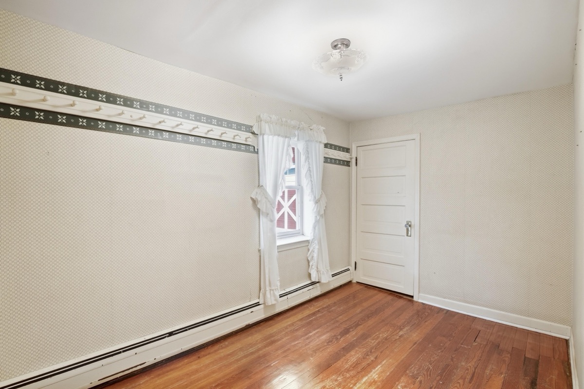 Listing photo 33 — 32100 W 9 Mile Rd, Farmington, MI