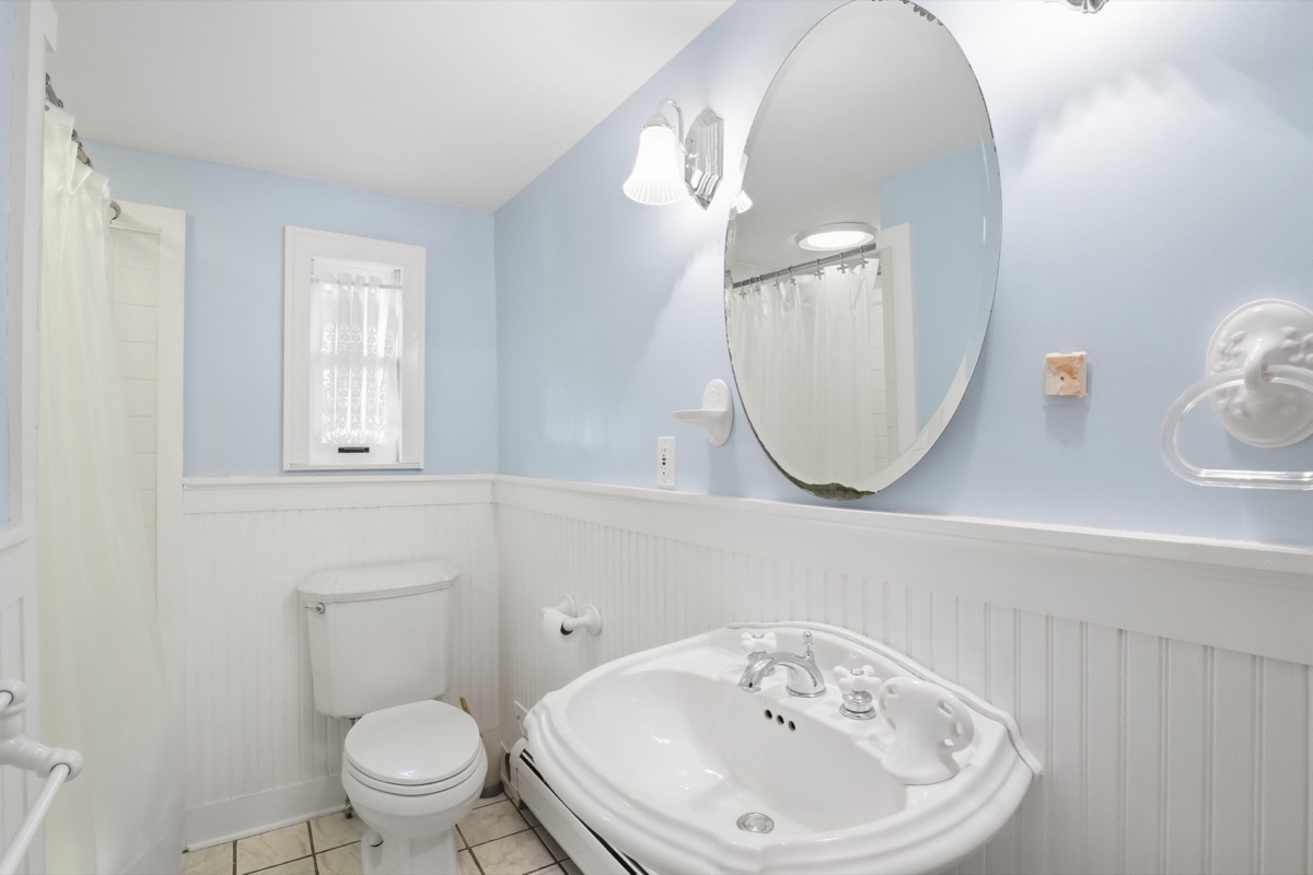 Listing photo 36 — 32100 W 9 Mile Rd, Farmington, MI