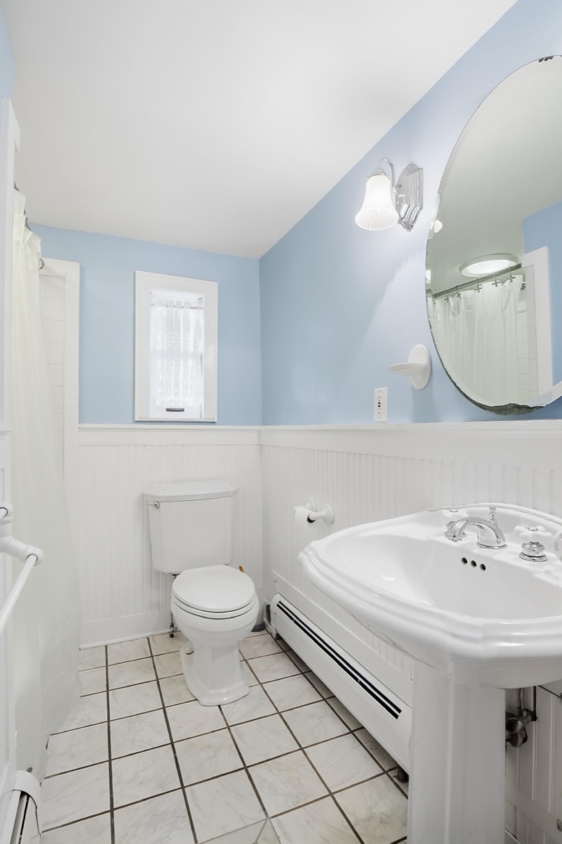 Listing photo 37 — 32100 W 9 Mile Rd, Farmington, MI