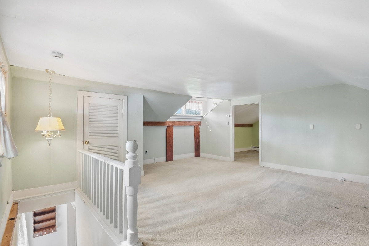 Listing photo 39 — 32100 W 9 Mile Rd, Farmington, MI