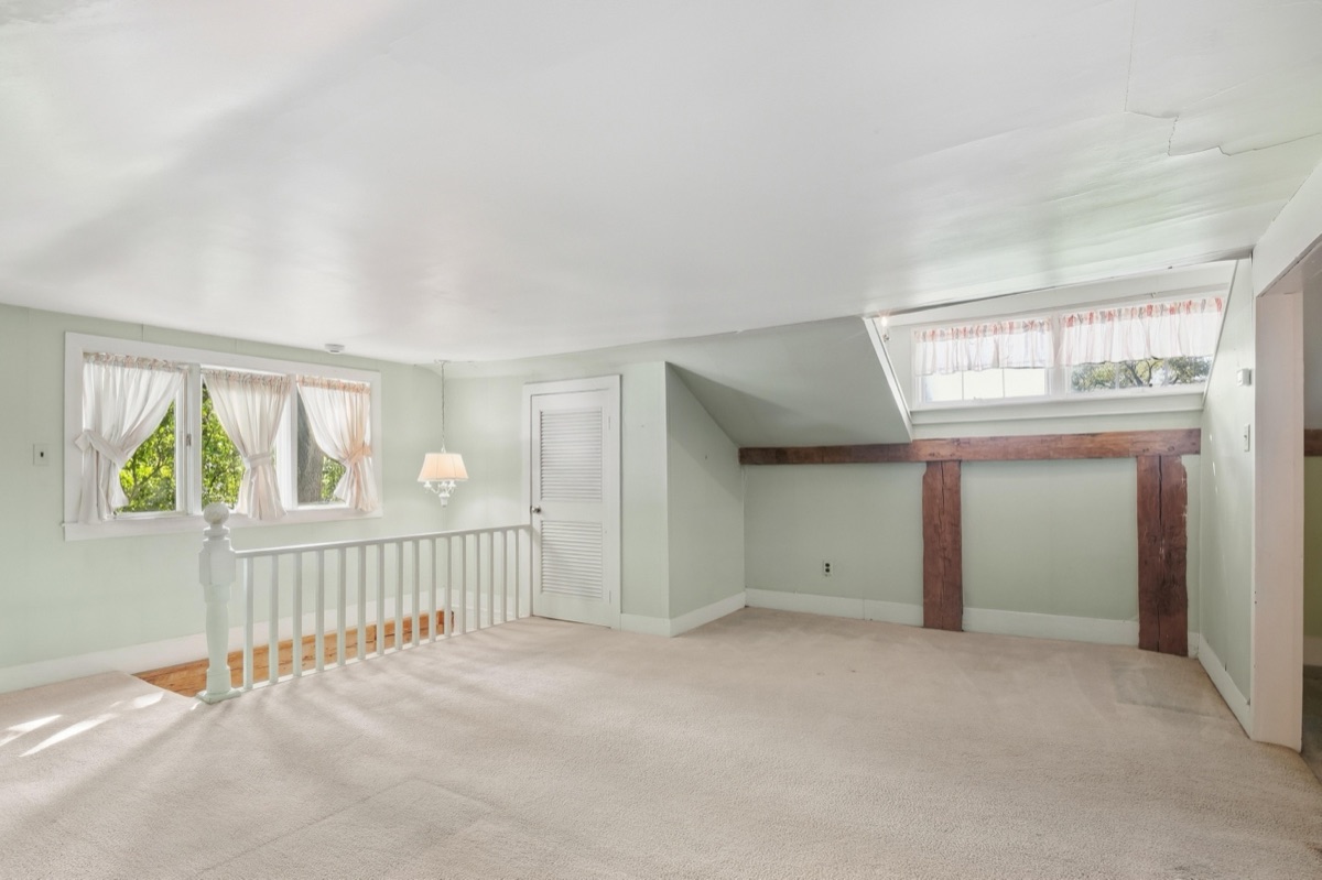 Listing photo 40 — 32100 W 9 Mile Rd, Farmington, MI