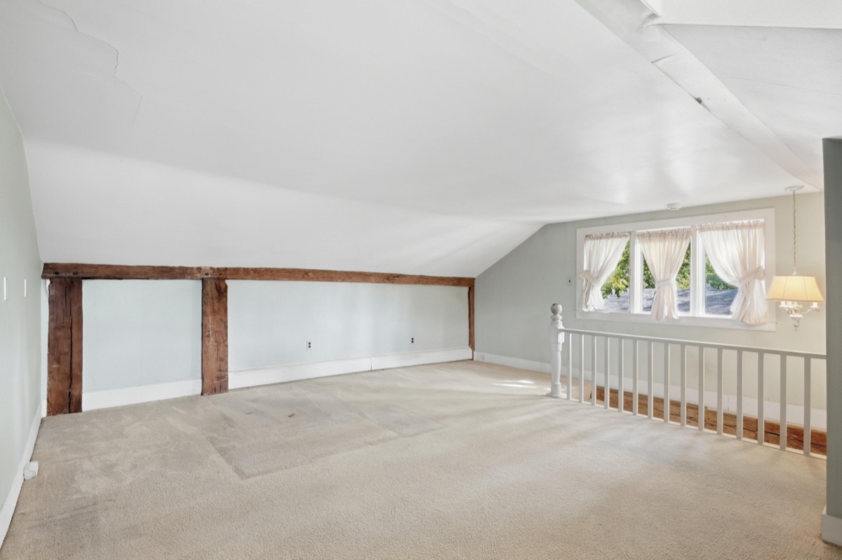 Listing photo 42 — 32100 W 9 Mile Rd, Farmington, MI