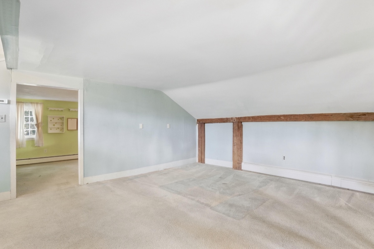Listing photo 43 — 32100 W 9 Mile Rd, Farmington, MI