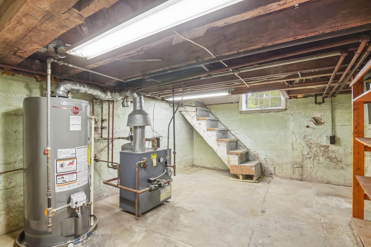 Listing photo 53 — 32100 W 9 Mile Rd, Farmington, MI