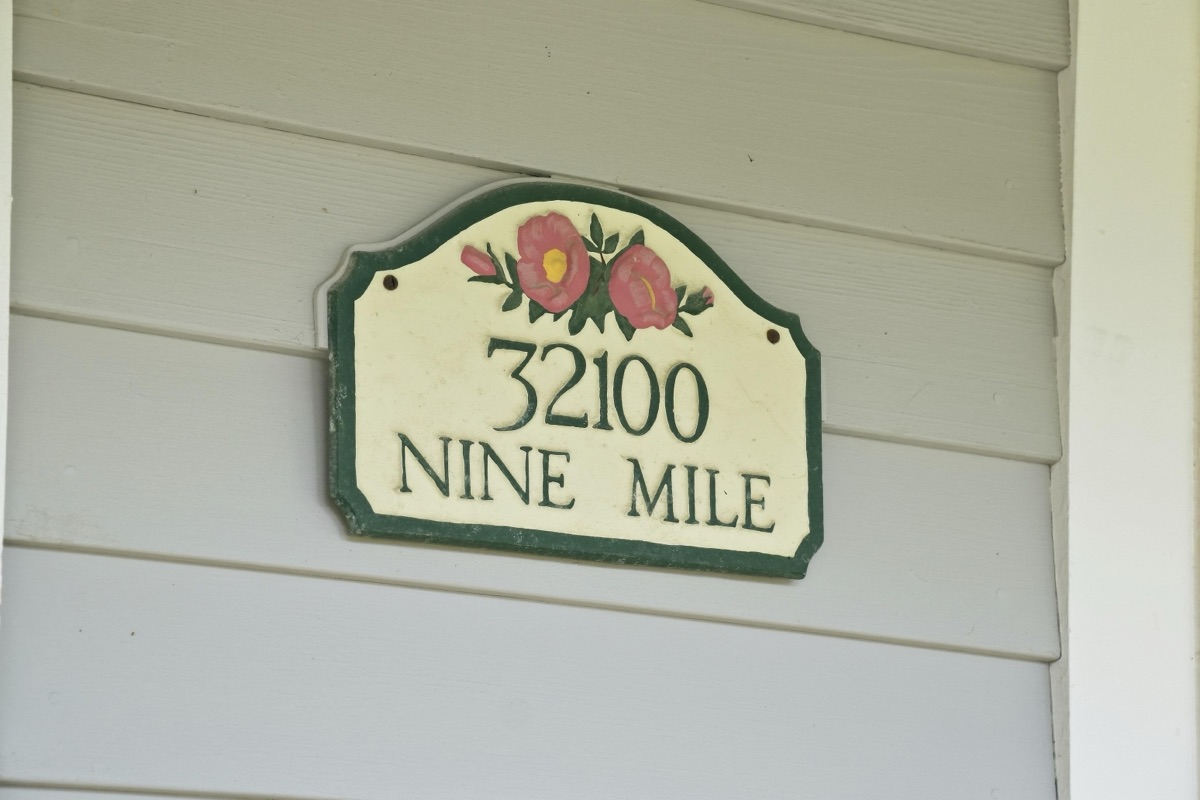 Listing photo 54 — 32100 W 9 Mile Rd, Farmington, MI