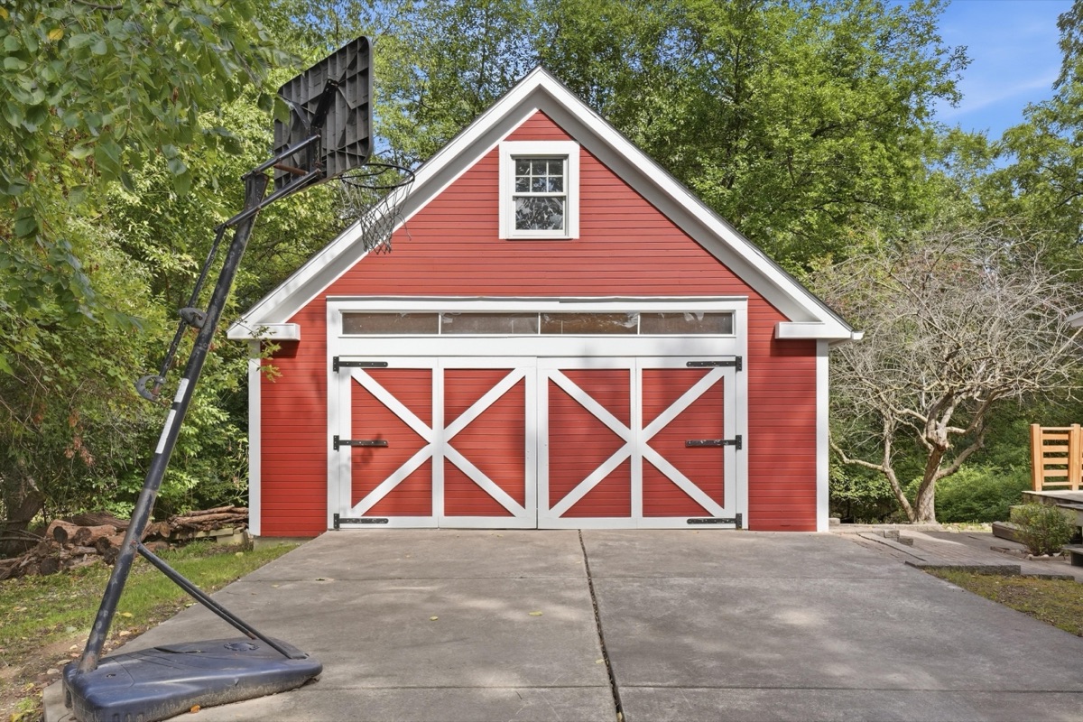 Listing photo 58 — 32100 W 9 Mile Rd, Farmington, MI