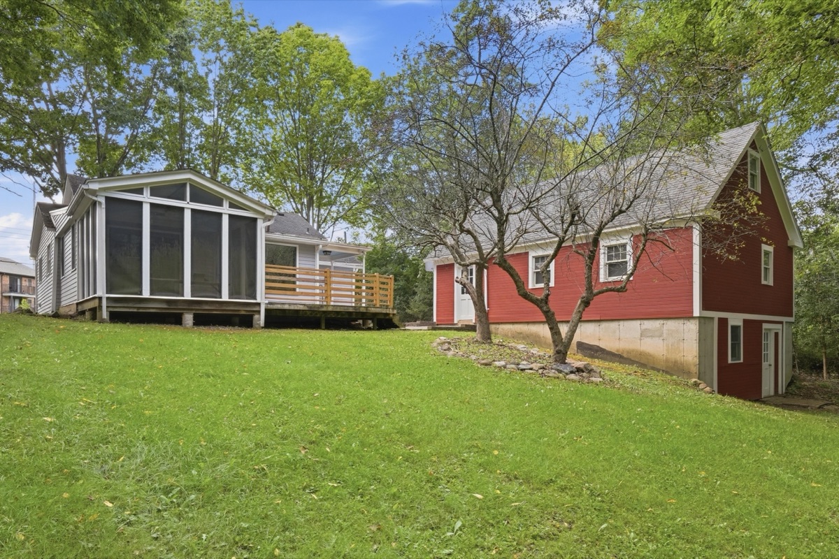 Listing photo 67 — 32100 W 9 Mile Rd, Farmington, MI