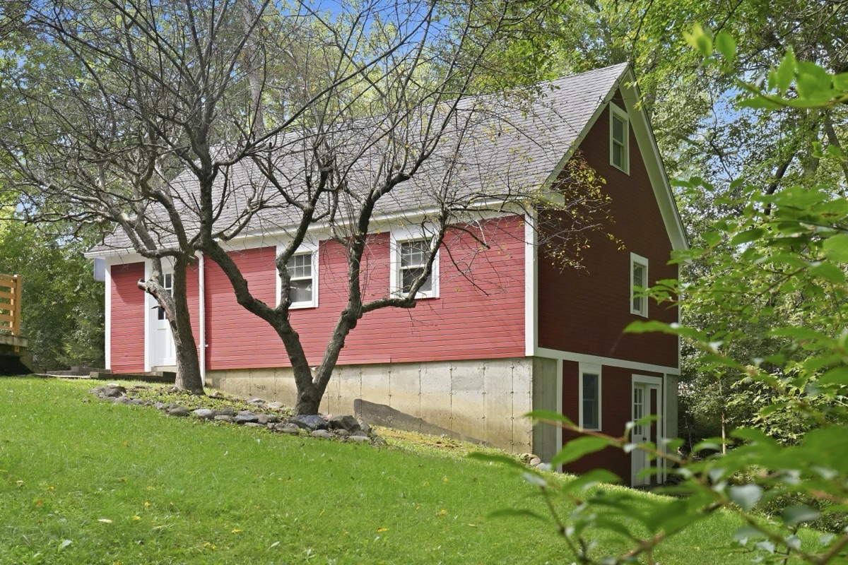 Listing photo 68 — 32100 W 9 Mile Rd, Farmington, MI