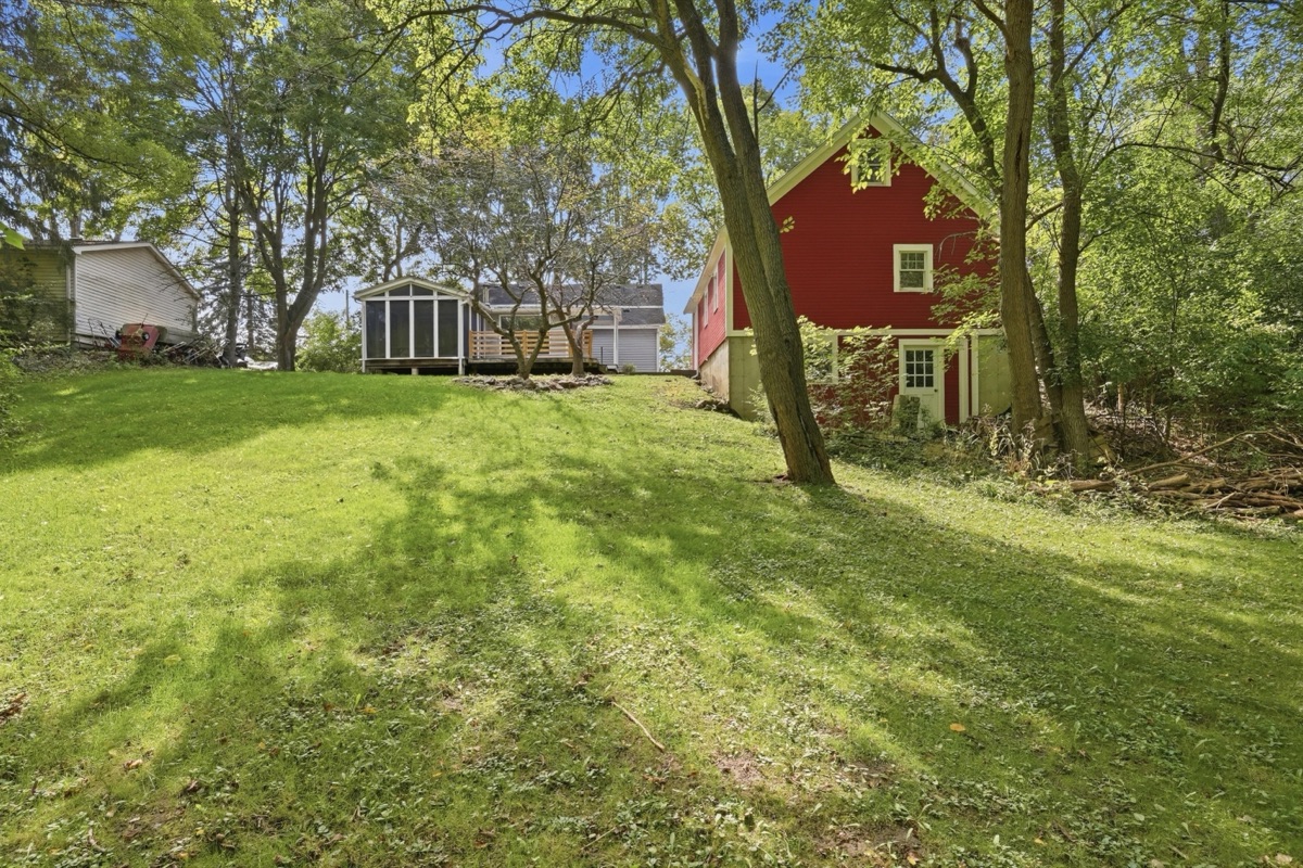 Listing photo 70 — 32100 W 9 Mile Rd, Farmington, MI