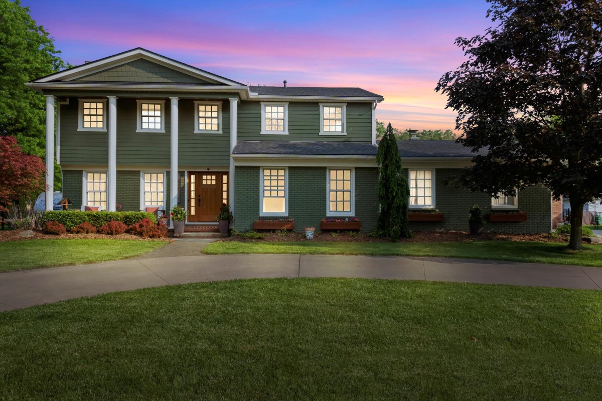Listing photo 1 — 32251 Cambridge St, Livonia, MI