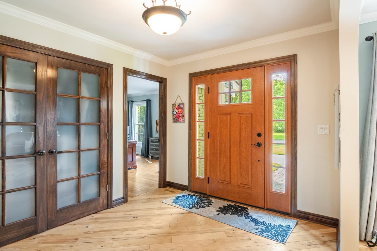 Listing photo 7 — 32251 Cambridge St, Livonia, MI