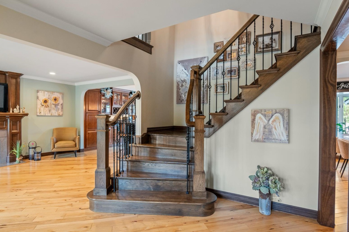 Listing photo 8 — 32251 Cambridge St, Livonia, MI