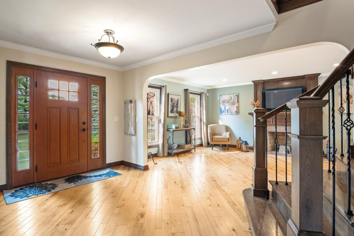 Listing photo 9 — 32251 Cambridge St, Livonia, MI