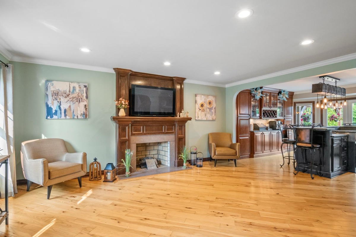 Listing photo 12 — 32251 Cambridge St, Livonia, MI