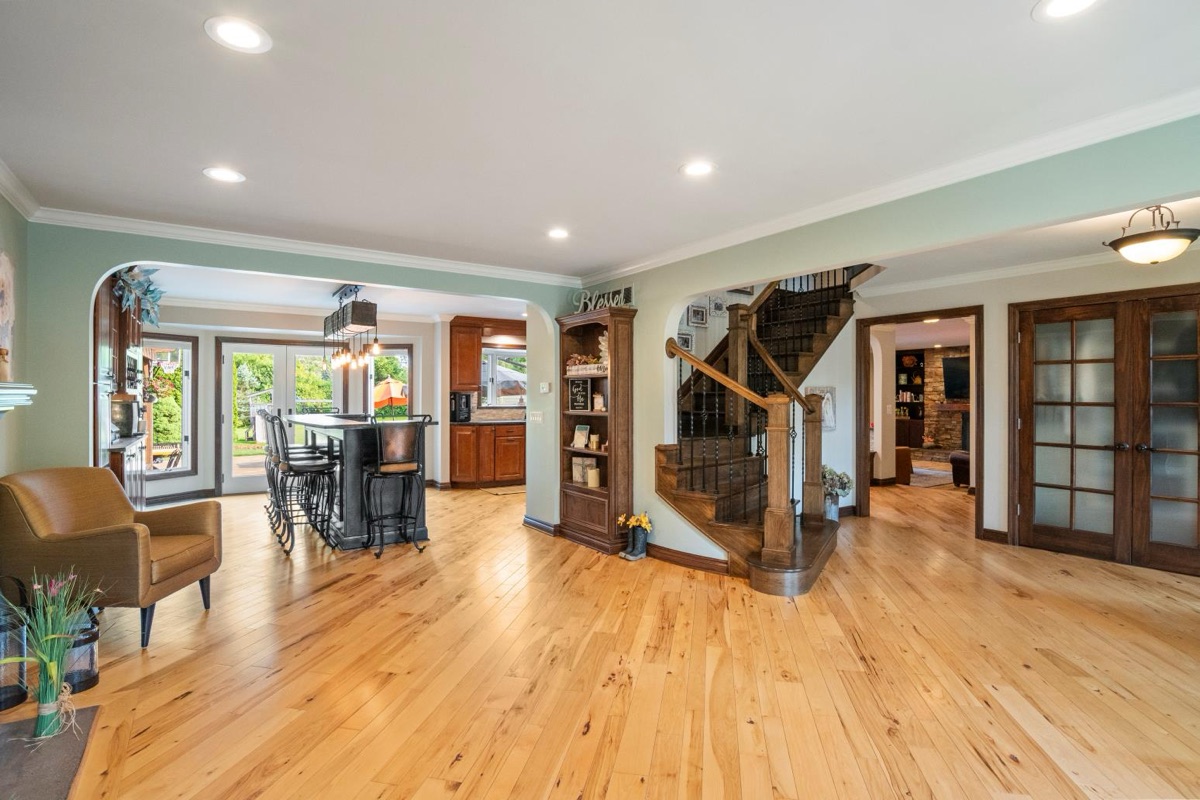 Listing photo 13 — 32251 Cambridge St, Livonia, MI