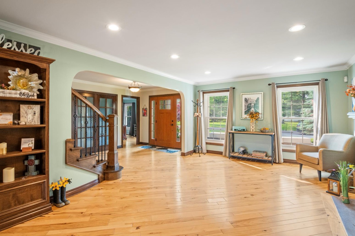 Listing photo 14 — 32251 Cambridge St, Livonia, MI