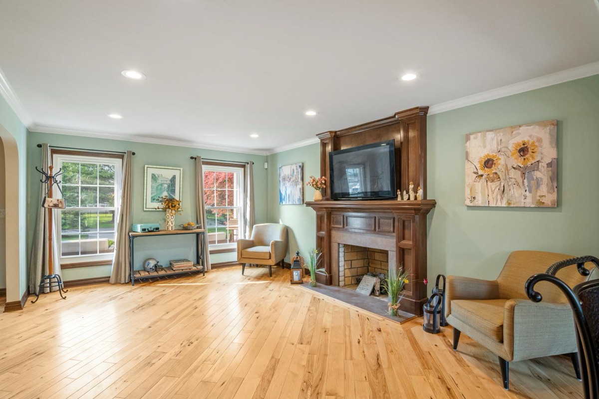 Listing photo 15 — 32251 Cambridge St, Livonia, MI