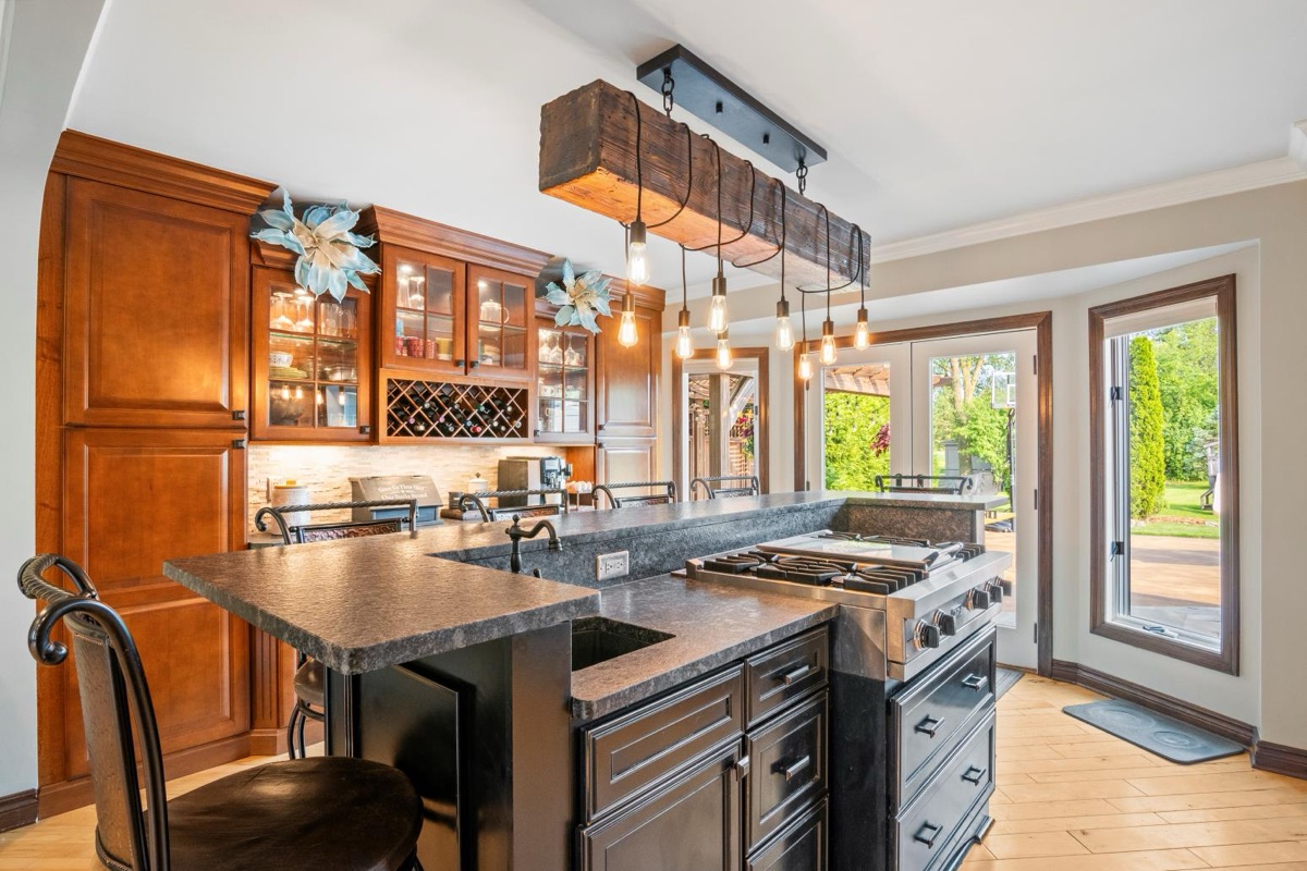 Listing photo 16 — 32251 Cambridge St, Livonia, MI