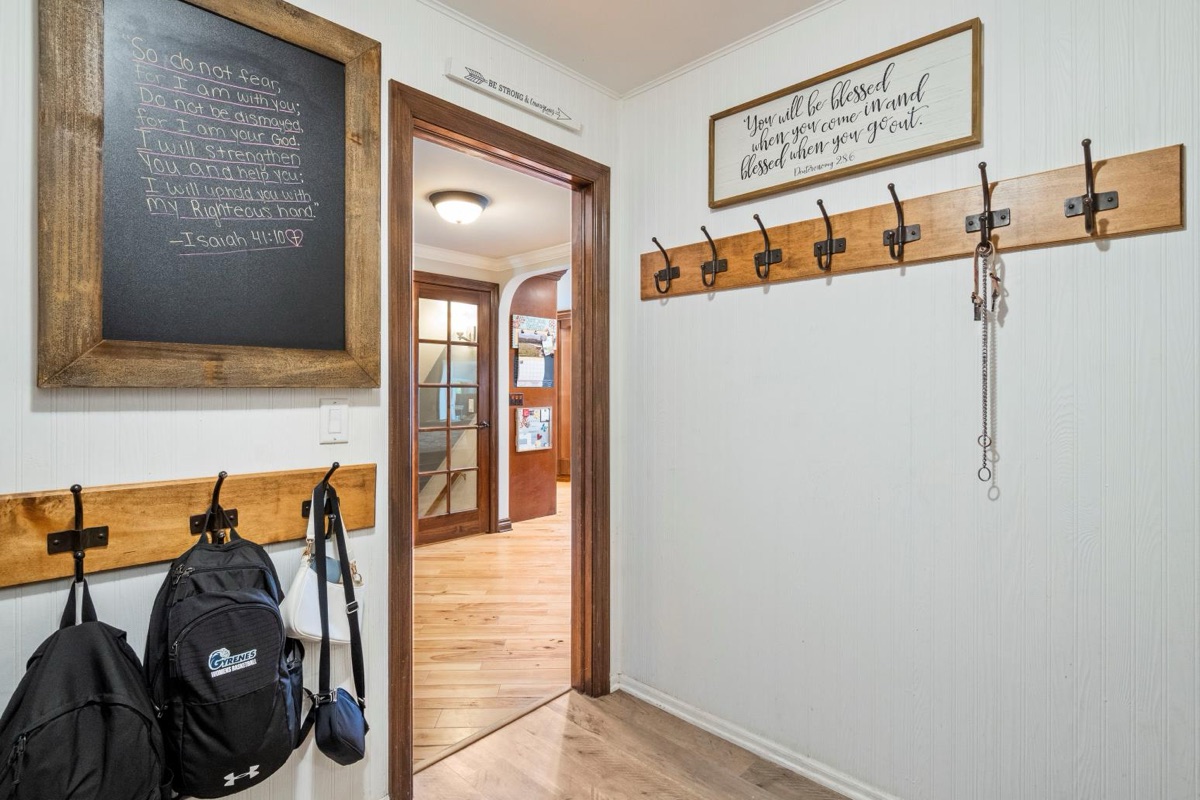 Listing photo 27 — 32251 Cambridge St, Livonia, MI