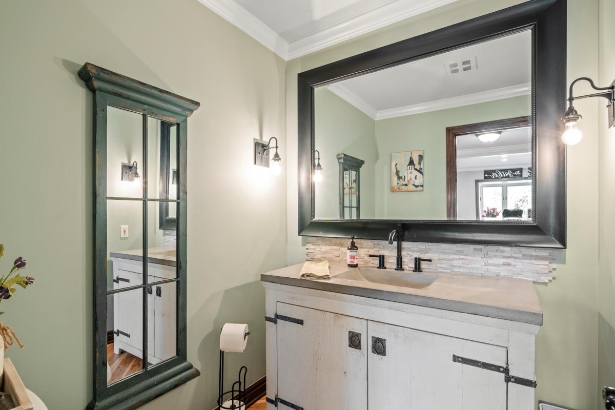 Listing photo 29 — 32251 Cambridge St, Livonia, MI