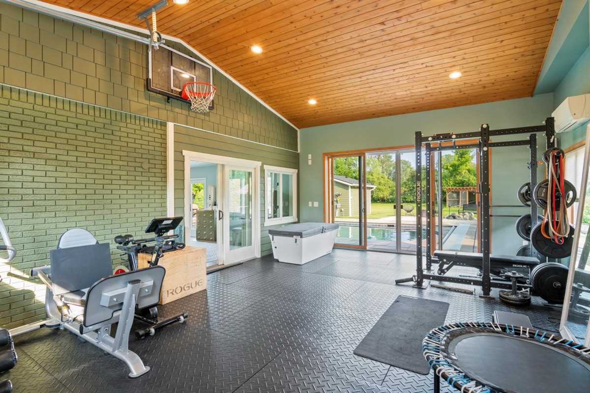 Listing photo 38 — 32251 Cambridge St, Livonia, MI