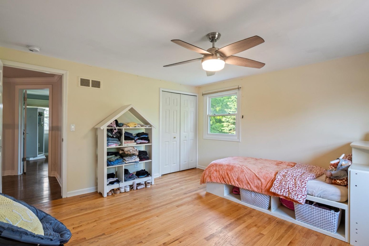 Listing photo 51 — 32251 Cambridge St, Livonia, MI