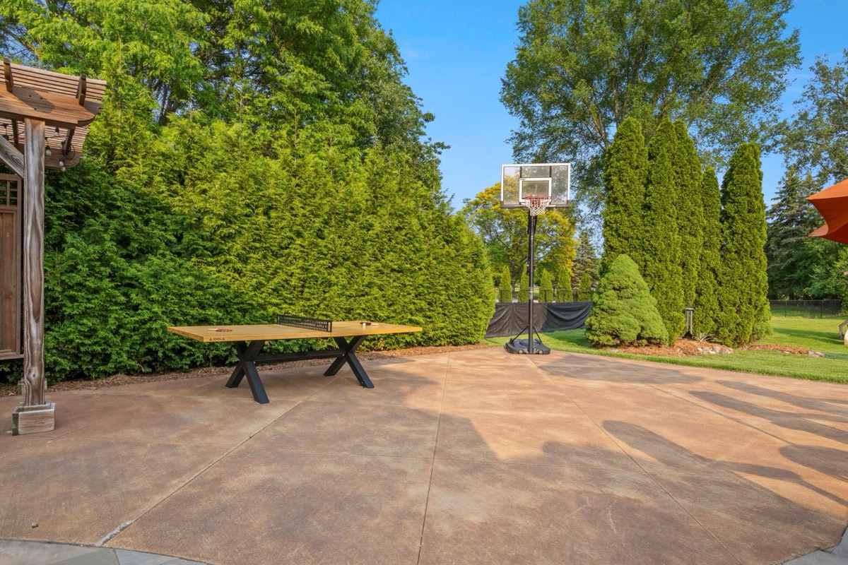 Listing photo 58 — 32251 Cambridge St, Livonia, MI