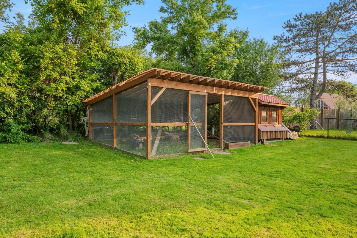 Listing photo 77 — 32251 Cambridge St, Livonia, MI