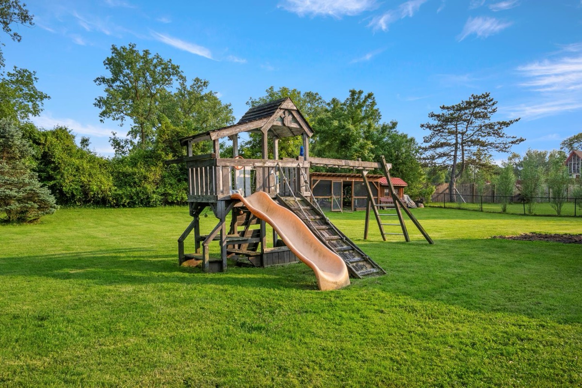 Listing photo 79 — 32251 Cambridge St, Livonia, MI