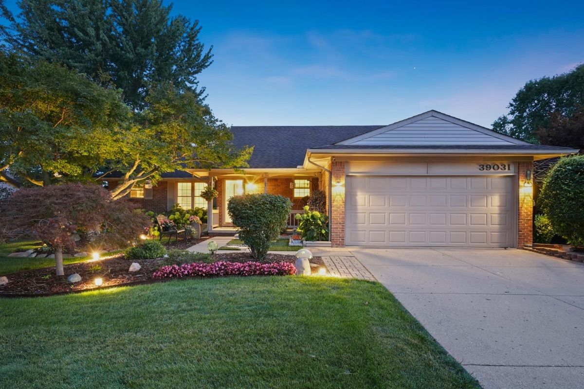 Listing photo 1 — 39031 Meeting House Ln, Livonia, MI