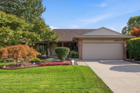 Listing photo 3 — 39031 Meeting House Ln, Livonia, MI