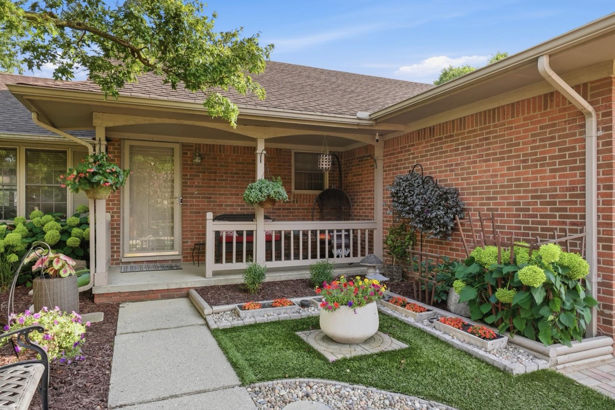 Listing photo 8 — 39031 Meeting House Ln, Livonia, MI