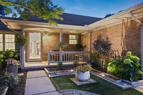 Listing photo 9 — 39031 Meeting House Ln, Livonia, MI