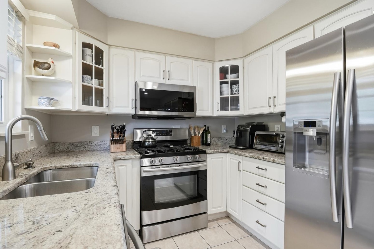 Listing photo 25 — 39031 Meeting House Ln, Livonia, MI