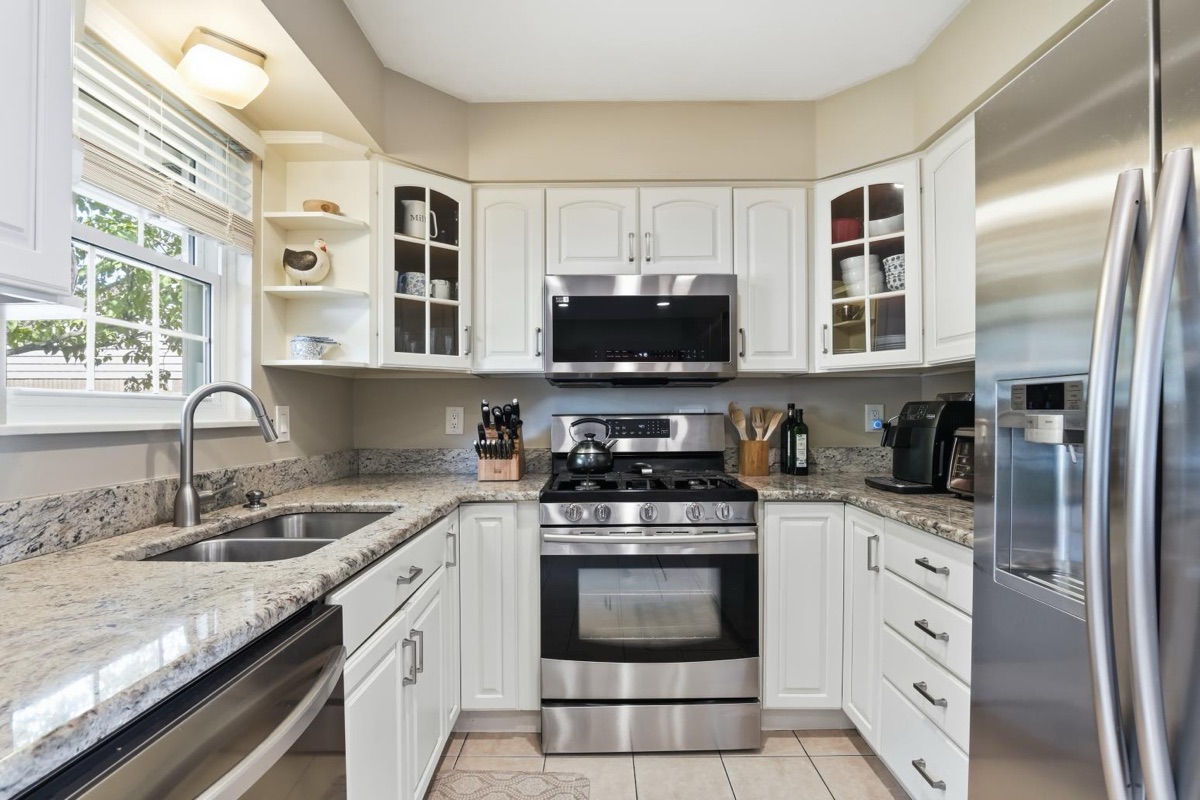 Listing photo 28 — 39031 Meeting House Ln, Livonia, MI