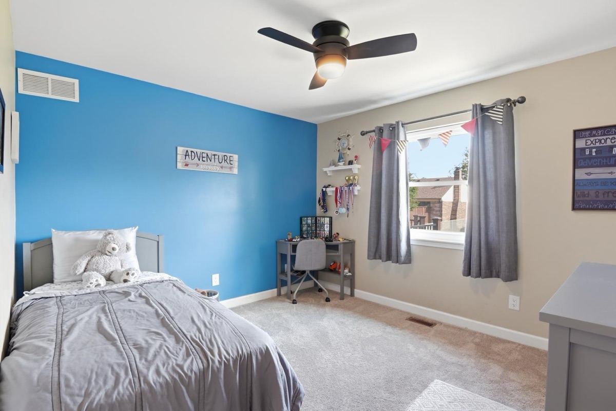Listing photo 33 — 39031 Meeting House Ln, Livonia, MI
