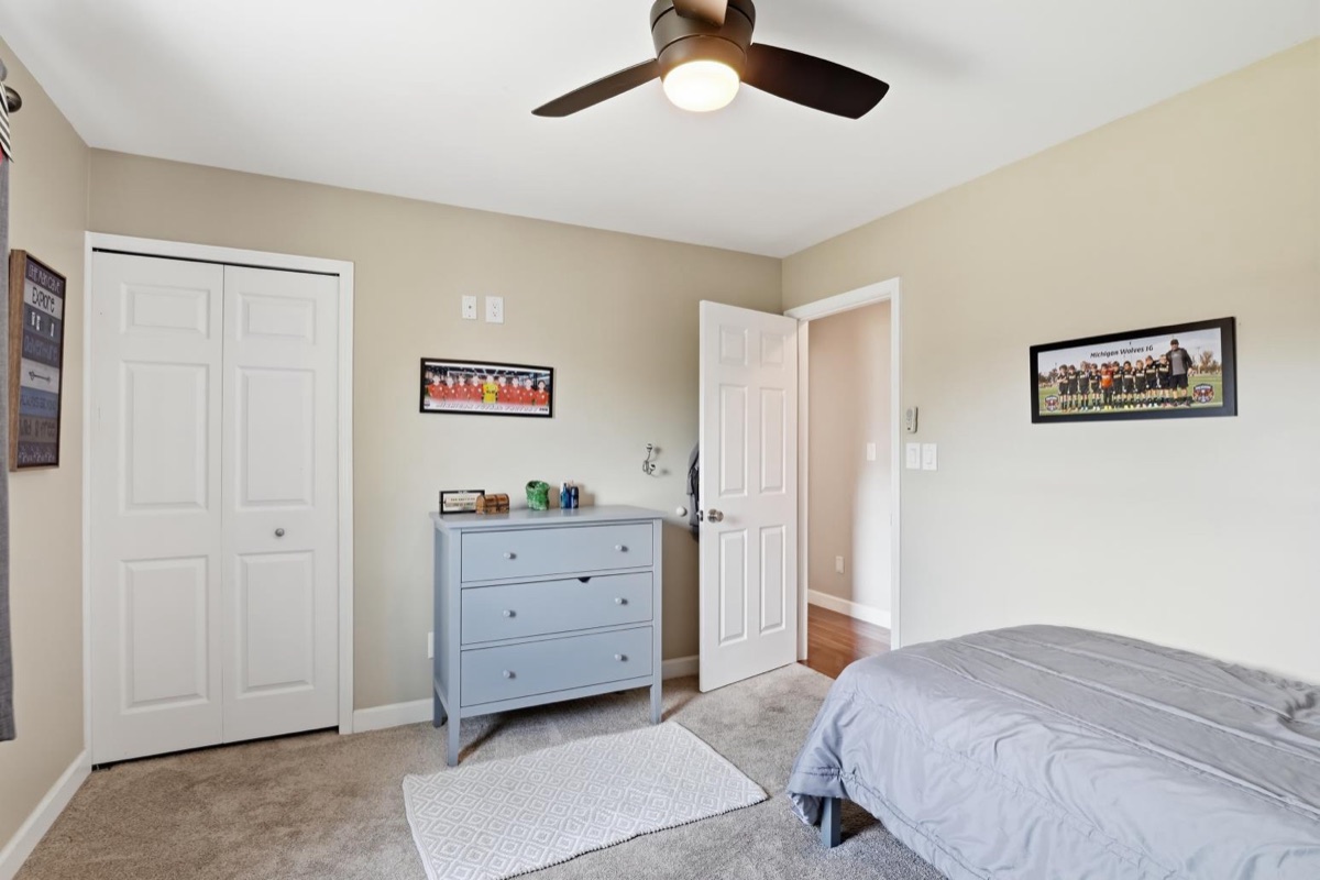 Listing photo 34 — 39031 Meeting House Ln, Livonia, MI