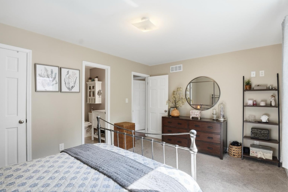Listing photo 39 — 39031 Meeting House Ln, Livonia, MI
