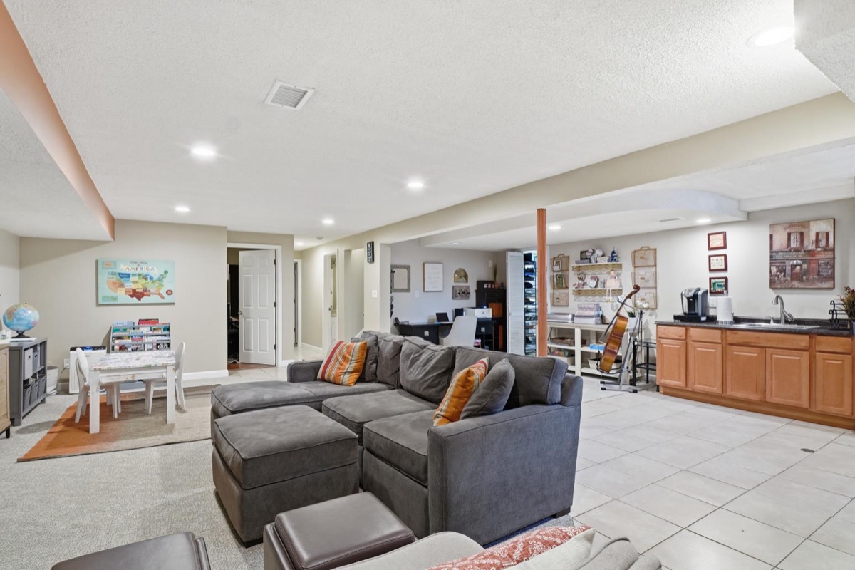 Listing photo 49 — 39031 Meeting House Ln, Livonia, MI