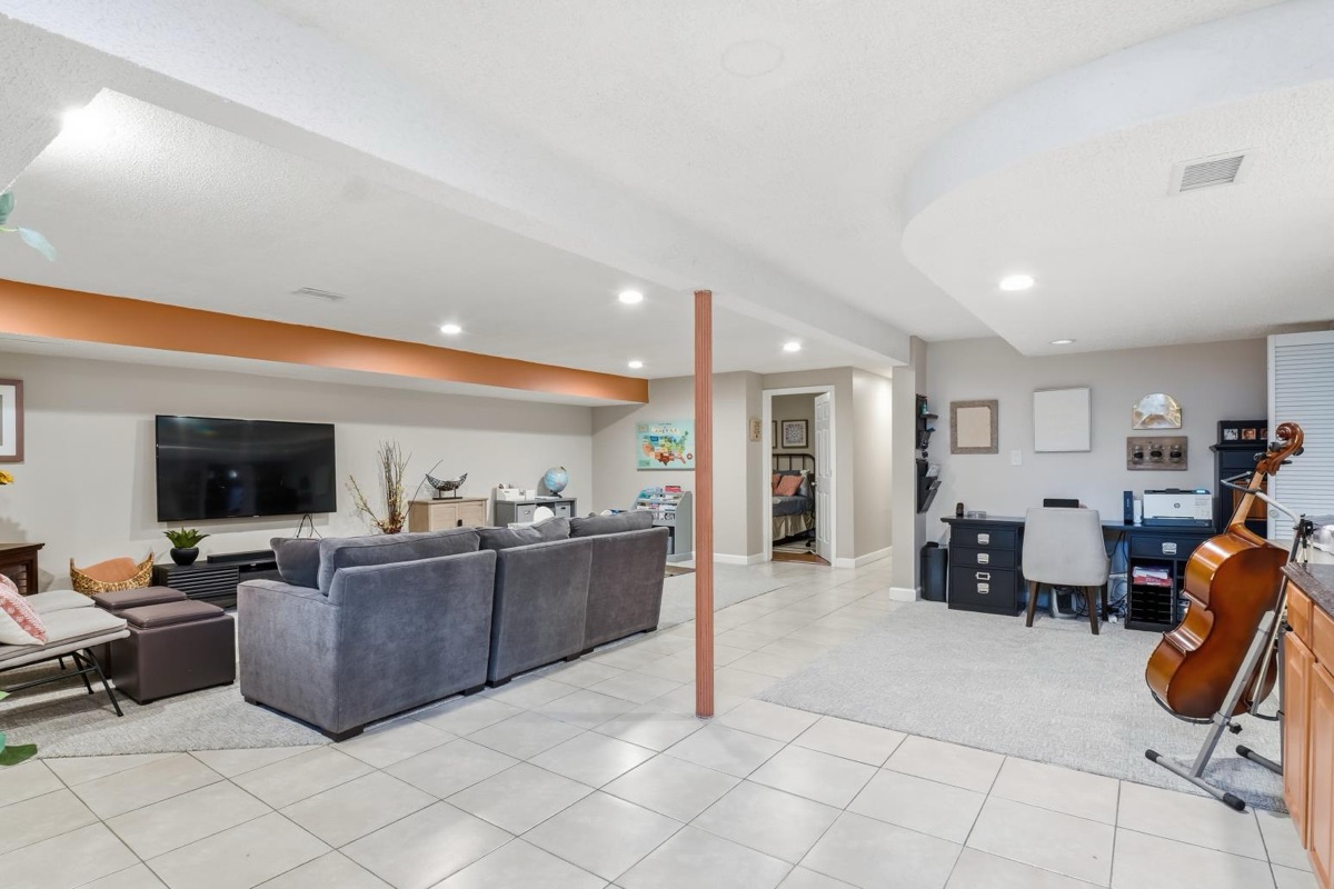 Listing photo 50 — 39031 Meeting House Ln, Livonia, MI
