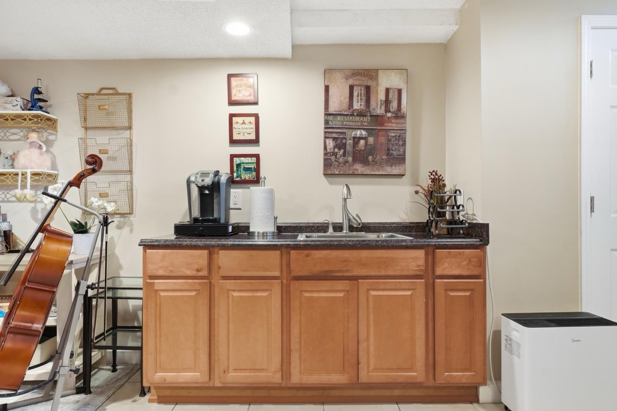 Listing photo 51 — 39031 Meeting House Ln, Livonia, MI